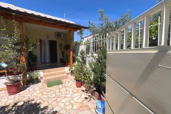 Shtepi ne shitje Shtepi Private ne Vlore, 2+1, Mobilimi E mobiluar, Pagesa 152,000  Euro.