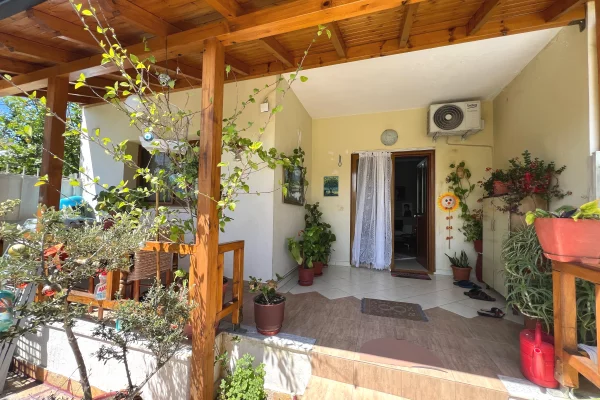 Shtepi ne shitje Shtepi Private ne Vlore, 2+1, Mobilimi E mobiluar, Pagesa 152,000  Euro.