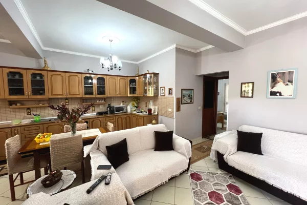 Shtepi ne shitje Shtepi Private ne Vlore, 2+1, Mobilimi E mobiluar, Pagesa 152,000  Euro.