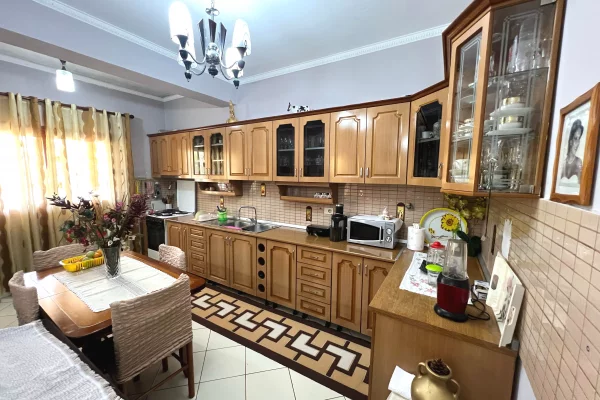 Shtepi ne shitje Shtepi Private ne Vlore, 2+1, Mobilimi E mobiluar, Pagesa 152,000  Euro.
