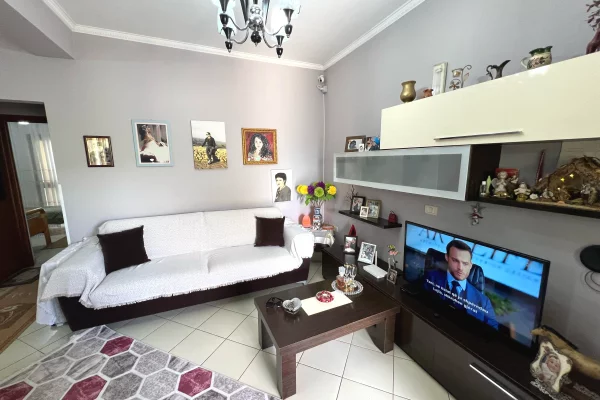 Shtepi ne shitje Shtepi Private ne Vlore, 2+1, Mobilimi E mobiluar, Pagesa 152,000  Euro.