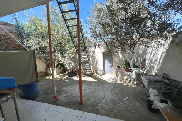 Shtepi ne shitje Shtepi Private ne Vlore, 2+1, Mobilimi E mobiluar, Pagesa 152,000  Euro.