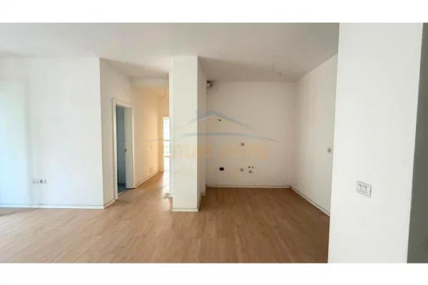 Shtepi ne shitje Apartament ne Tirane, 2+1, Mobilimi Bosh, pa mobiluar, Pagesa 183,000  Euro.