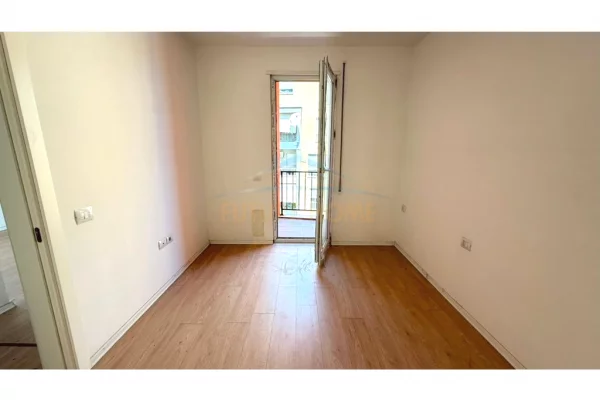 Shtepi ne shitje Apartament ne Tirane, 2+1, Mobilimi Bosh, pa mobiluar, Pagesa 183,000  Euro.