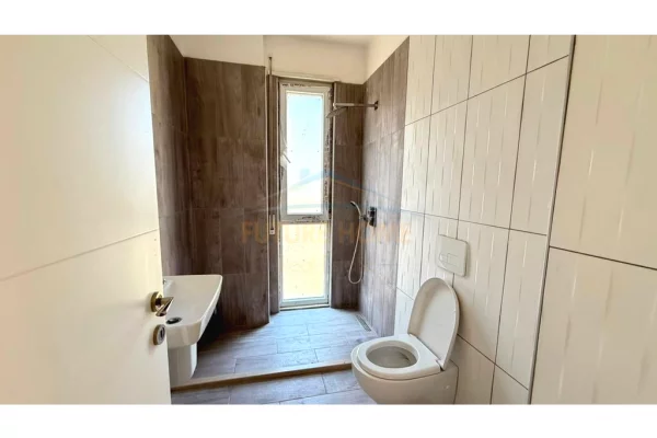 Shtepi ne shitje Apartament ne Tirane, 2+1, Mobilimi Bosh, pa mobiluar, Pagesa 183,000  Euro.