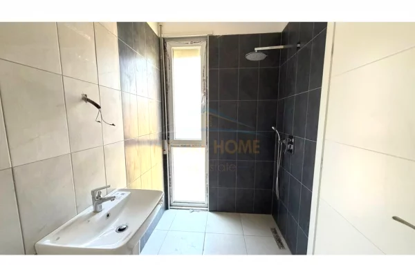 Shtepi ne shitje Apartament ne Tirane, 2+1, Mobilimi Bosh, pa mobiluar, Pagesa 183,000  Euro.