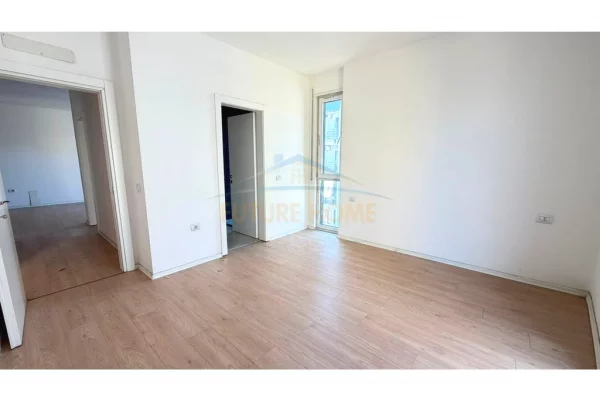 Shtepi ne shitje Apartament ne Tirane, 2+1, Mobilimi Bosh, pa mobiluar, Pagesa 183,000  Euro.