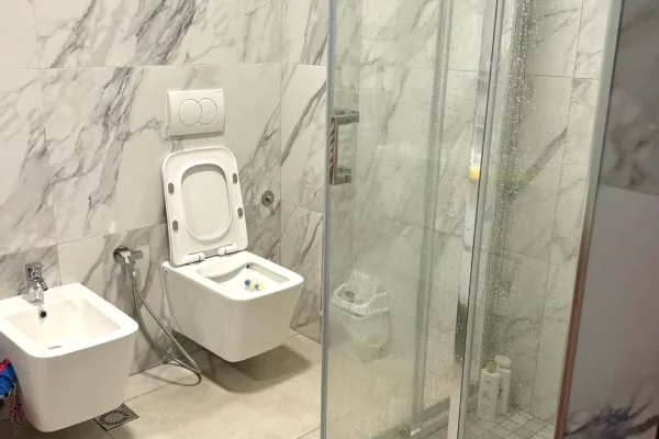 Shtepi me qera Apartament ne Tirane, 2+1, Mobilimi E mobiluar, Pagesa 35,000  Leke.