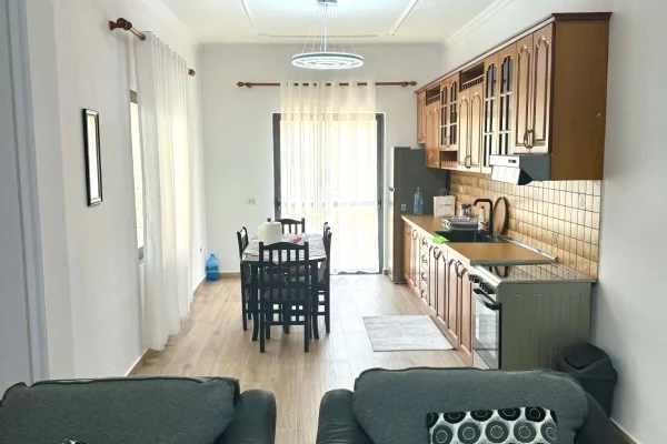 Shtepi me qera 2+1 ne Tirane - 35,000 Leke