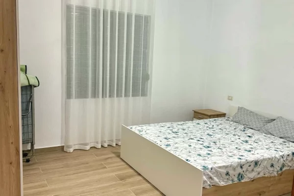 Shtepi me qera Apartament ne Tirane, 2+1, Mobilimi E mobiluar, Pagesa 35,000  Leke.