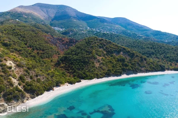 Shtepi ne shitje Shtepi Private ne Sarande, Garsoniere, Mobilimi Bosh, pa mobiluar, Pagesa 115,000  Euro.