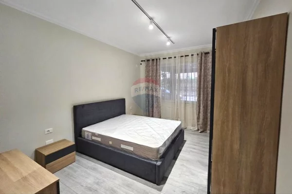 Shtepi me qera Apartament ne Tirane, 2+1, Mobilimi E mobiluar, Pagesa 75,000  Leke.