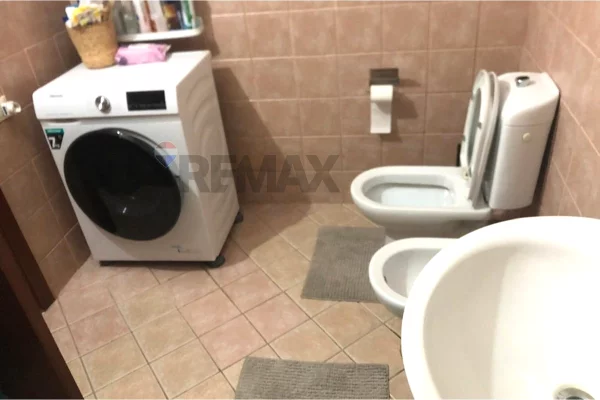 Shtepi me qera Apartament ne Tirane, 1+1, Mobilimi E mobiluar, Pagesa 550  Euro.