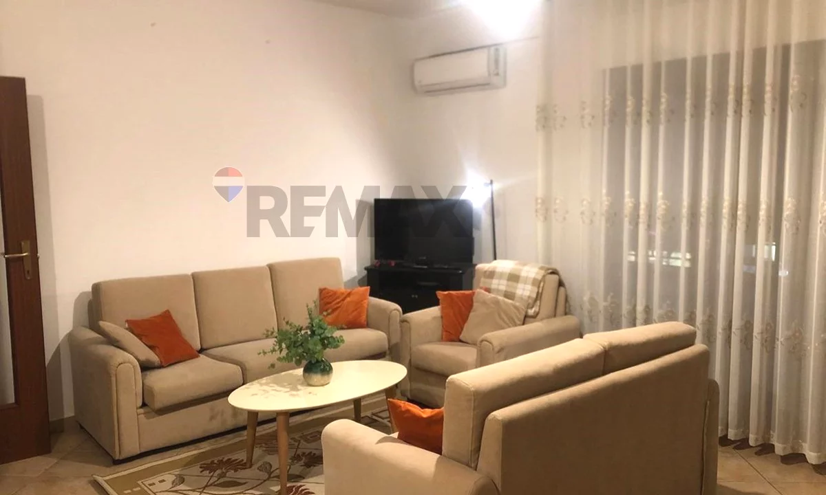 Shtepi me qera Apartament ne Tirane, 1+1, Mobilimi E mobiluar, Pagesa 550  Euro.