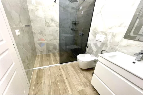 Apartament 2+1 + parkim ,tek Prokuroria e Tiranes
