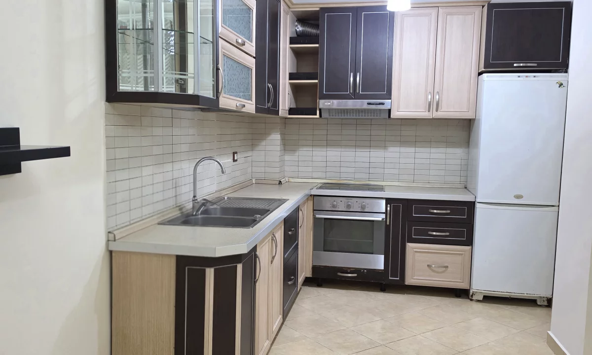 Shtepi me qera Apartament ne Tirane, 2+1, Mobilimi E mobiluar, Pagesa 40,000  Leke.