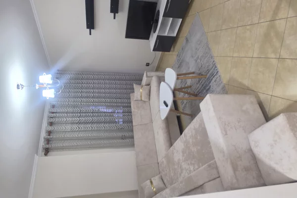Shtepi me qera 2+1 ne Tirane - 40,000 Leke