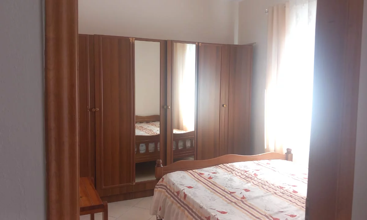 Shtepi me qera Apartament ne Tirane, 1+1, Mobilimi E mobiluar, Pagesa 35,000  Leke.