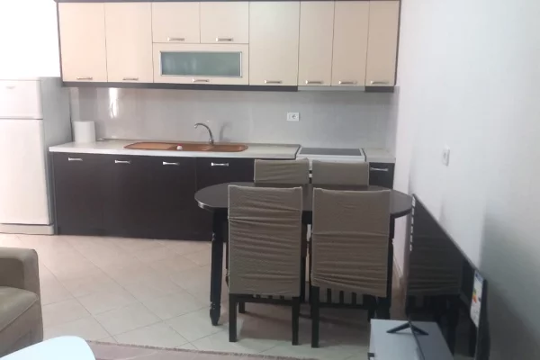 Shtepi me qera Apartament ne Tirane, 1+1, Mobilimi E mobiluar, Pagesa 35,000  Leke.