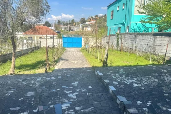 OKAZION ! SHITET SHTEPI PRIVATE 2 KATE + 600M TOKE - MEZEZ, TIRANE 