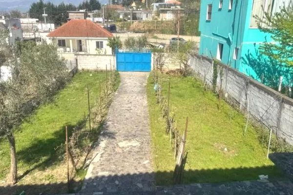 Shtepi ne shitje Shtepi Private ne Tirane, 3+1, Mobilimi Bosh, pa mobiluar, Pagesa 16,000,000  Leke.