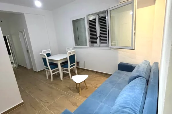 Shtepi me qera Shtepi Private ne Tirane, 1+1, Mobilimi E mobiluar, Pagesa 35,000  Leke.