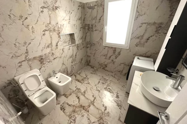 Shtepi me qera Shtepi Private ne Tirane, 1+1, Mobilimi E mobiluar, Pagesa 35,000  Leke.