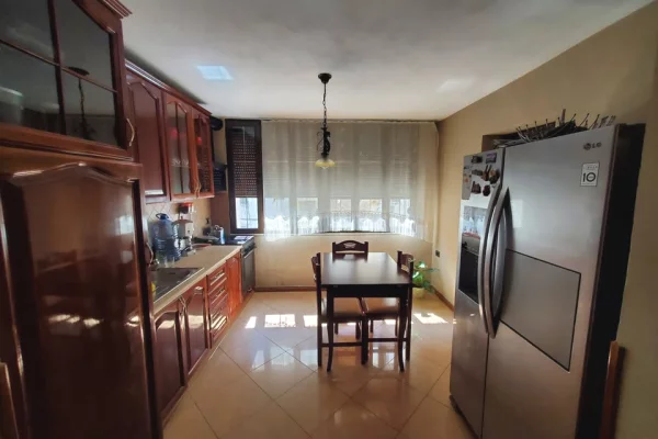 SHITET APARTAMENT 3+1+2 - TE 21-DHJETORI, TIRANE