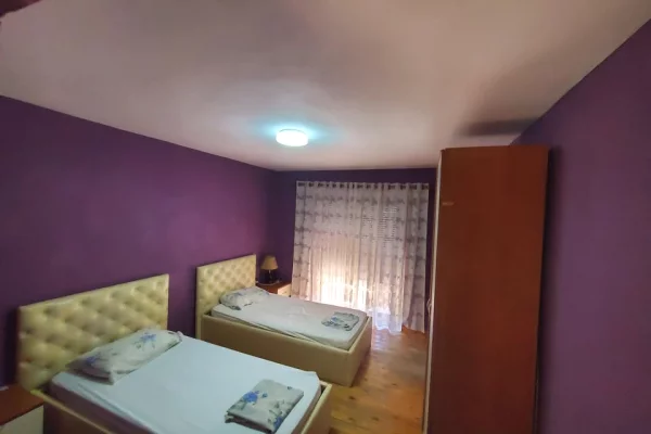 Shtepi ne shitje Apartament ne Tirane, 3+1, Mobilimi E mobiluar, Pagesa 225,000  Euro.