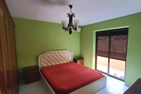 Shtepi ne shitje Apartament ne Tirane, 3+1, Mobilimi E mobiluar, Pagesa 225,000  Euro.