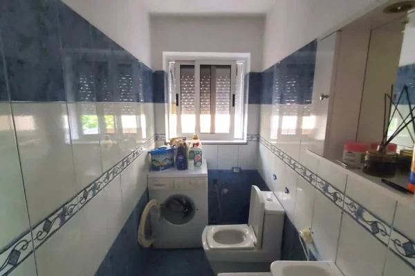 Shtepi ne shitje Apartament ne Tirane, 3+1, Mobilimi E mobiluar, Pagesa 225,000  Euro.