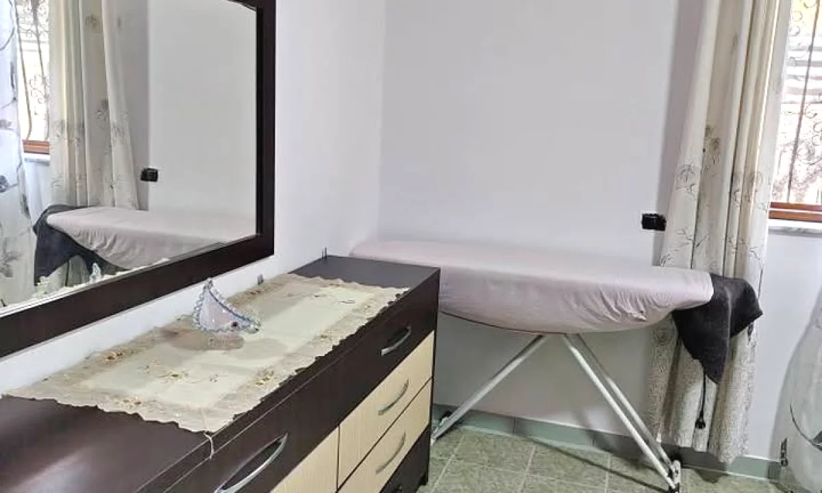 Shtepi me qera Shtepi Private ne Tirane, 2+1, Mobilimi E mobiluar, Pagesa 35,000  Leke.