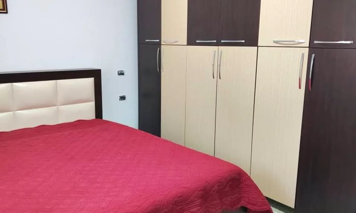 Shtepi me qera Shtepi Private ne Tirane, 2+1, Mobilimi E mobiluar, Pagesa 35,000  Leke.