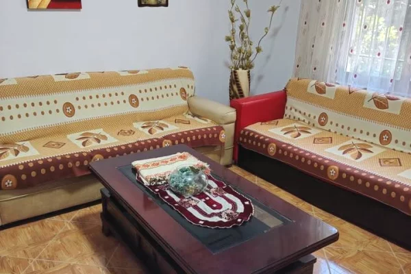 Shtepi me qera Shtepi Private ne Tirane, 2+1, Mobilimi E mobiluar, Pagesa 35,000  Leke.