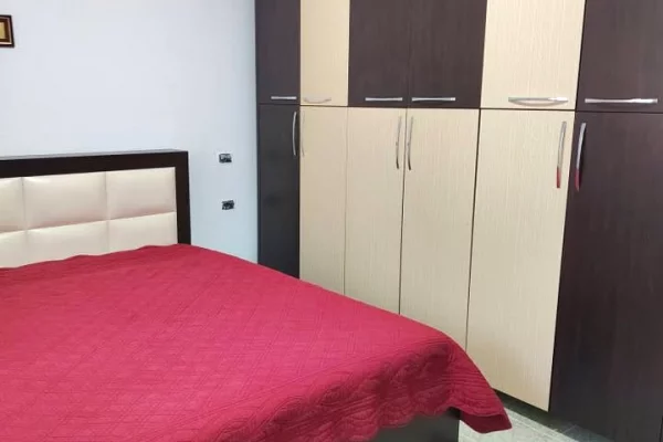 Shtepi me qera Shtepi Private ne Tirane, 2+1, Mobilimi E mobiluar, Pagesa 35,000  Leke.