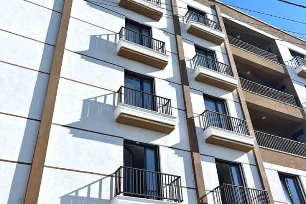 JEPET ME QERA AMBIENT KOMERCIAL – ZONA E KAMZES 