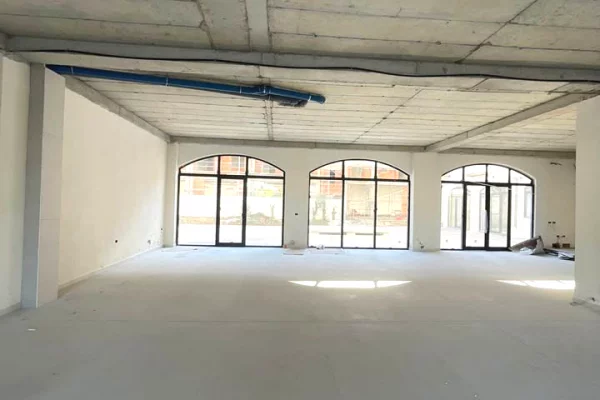 JEPET ME QERA AMBIENT KOMERCIAL – ZONA E KAMZES 