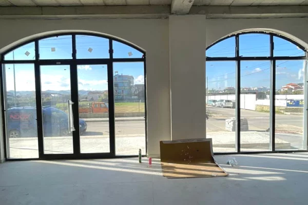 JEPET ME QERA AMBIENT KOMERCIAL – ZONA E KAMZES 