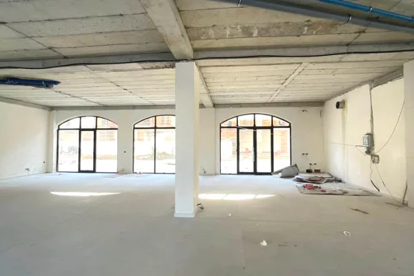 JEPET ME QERA AMBIENT KOMERCIAL – ZONA E KAMZES 