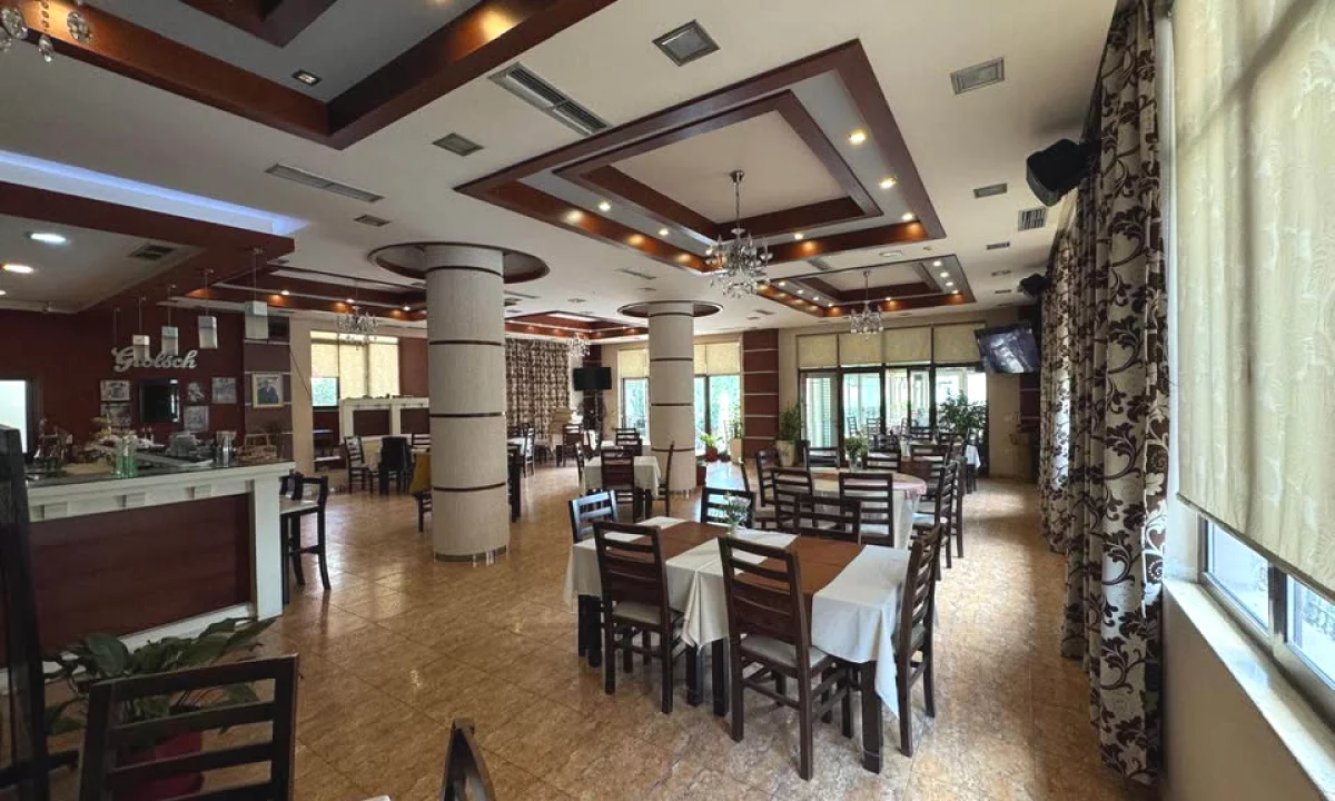 BAR-RESTORANT ME QERA NE GJENDJE PUNE - PORCELAN TIRANE 
