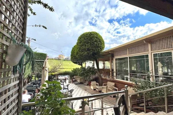 BAR-RESTORANT ME QERA NE GJENDJE PUNE - PORCELAN TIRANE 