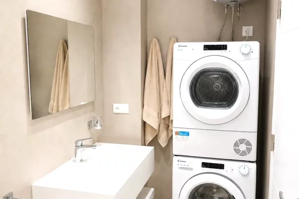 Shtepi me qera Apartament ne Tirane, 3+1, Mobilimi E mobiluar, Pagesa 1,200  Euro.