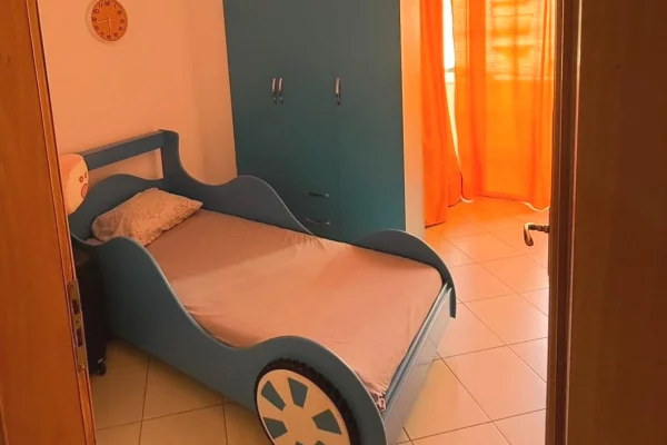 Shtepi me qera Apartament ne Tirane, 2+1, Mobilimi E mobiluar, Pagesa 45,000  Leke.