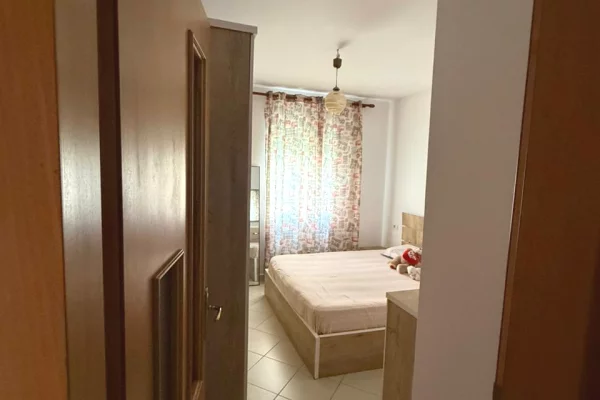 Shtepi me qera Apartament ne Tirane, 2+1, Mobilimi E mobiluar, Pagesa 45,000  Leke.