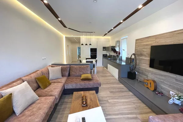 House for Rent Apartment in Tirana, 3+1, Furniture Furnished, Payment 130,000  Leke.