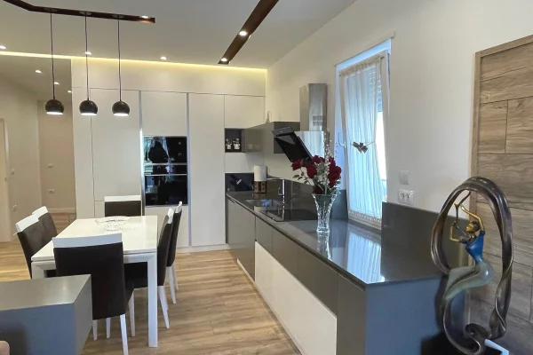 House for Rent Apartment in Tirana, 3+1, Furniture Furnished, Payment 130,000  Leke.