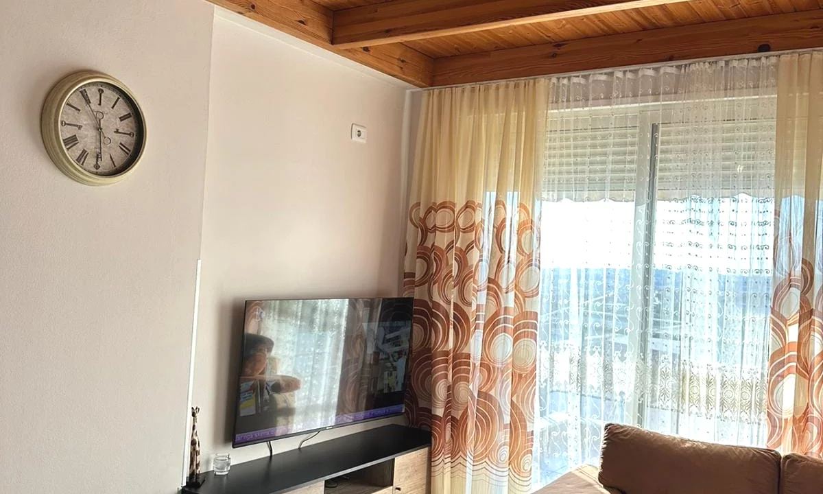 Shtepi me qera Duplex(shtepi me 2 kate) ne Tirane, 2+1, Mobilimi E mobiluar, Pagesa 50,000  Leke.