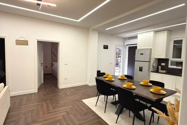 Shtepi me qera Apartament ne Tirane, 2+1, Mobilimi E mobiluar, Pagesa 1,500  Euro.