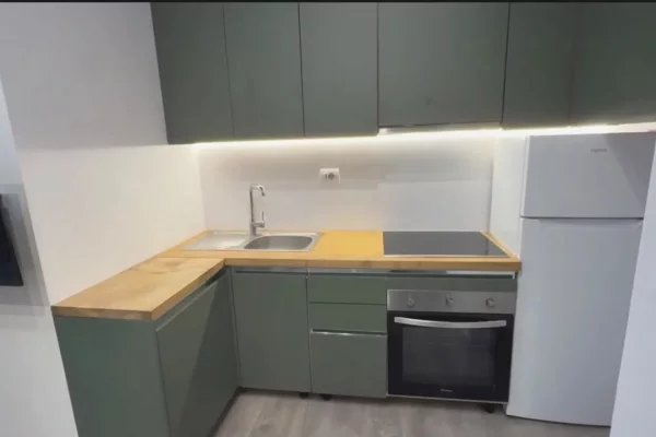 Shtepi ne shitje Apartament ne Tirane, Garsoniere, Mobilimi E mobiluar, Pagesa 79,000  Euro.