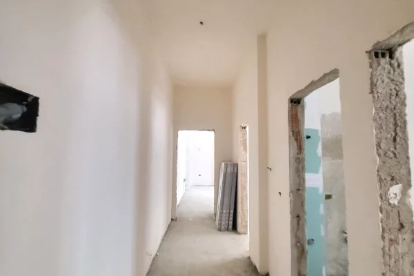 Shtepi ne shitje Apartament ne Tirane, 2+1, Mobilimi E mobiluar, Pagesa 140,000  Euro.
